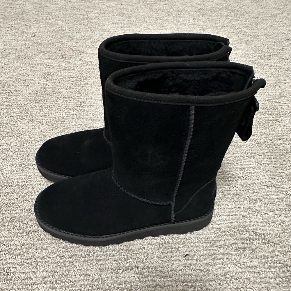 UGG Women's Black Classic Short Logo Zip Boots 1122672